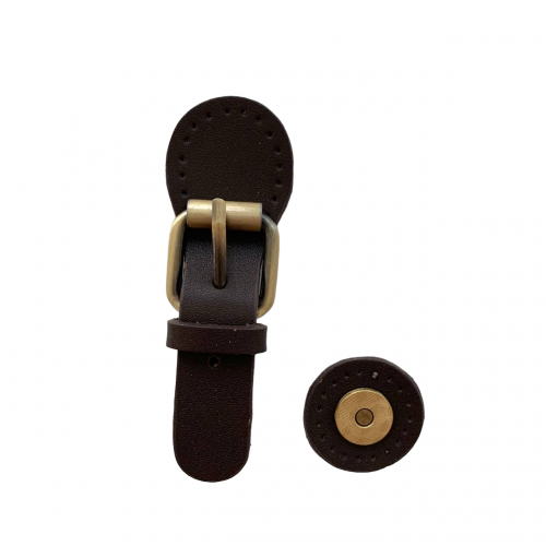 Кнопка магнит коричневая с бронзовой фурнитурой - пряжка на коже