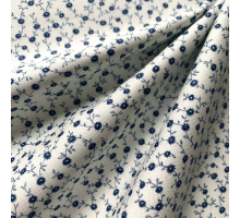 Принтованый хлопок цветы веточки Moda fabrics 110 см молочный/синий
