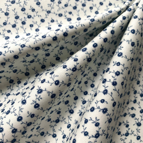 Хлопок принт цветы веточки Moda fabrics 10:110 см молочный/синий