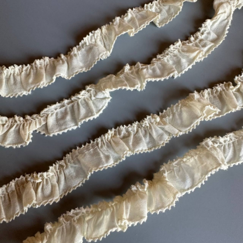 Хлопковая бежевая тесьма-рюш с зубчатым краем с двух сторон, ширина 15 мм, длина 1 метр